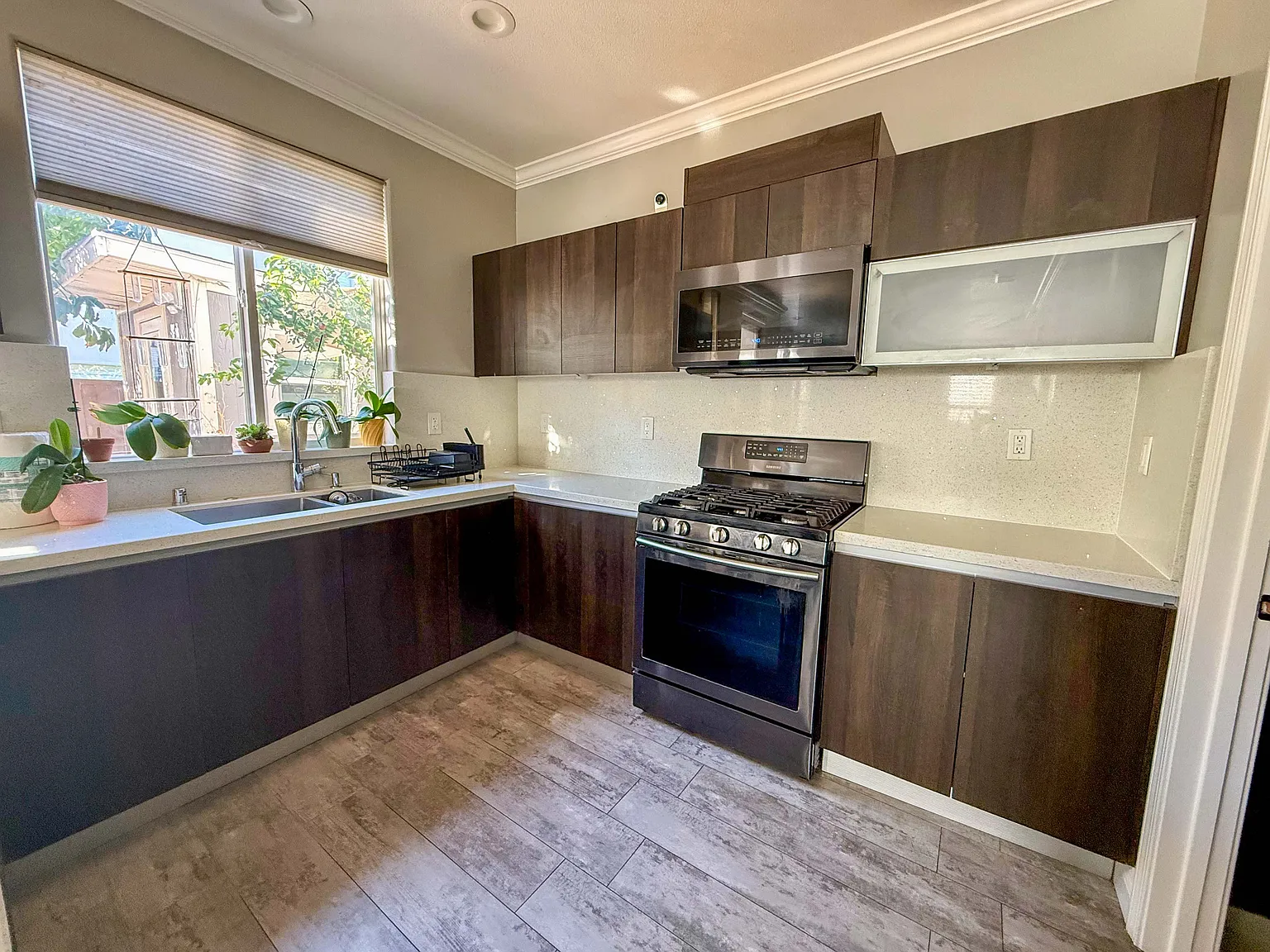 3 bed, 2.5 bath, 1875 sqft, $4,300 — Photo 4