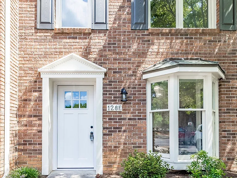 128 Durwood Rd #E — Photo 1