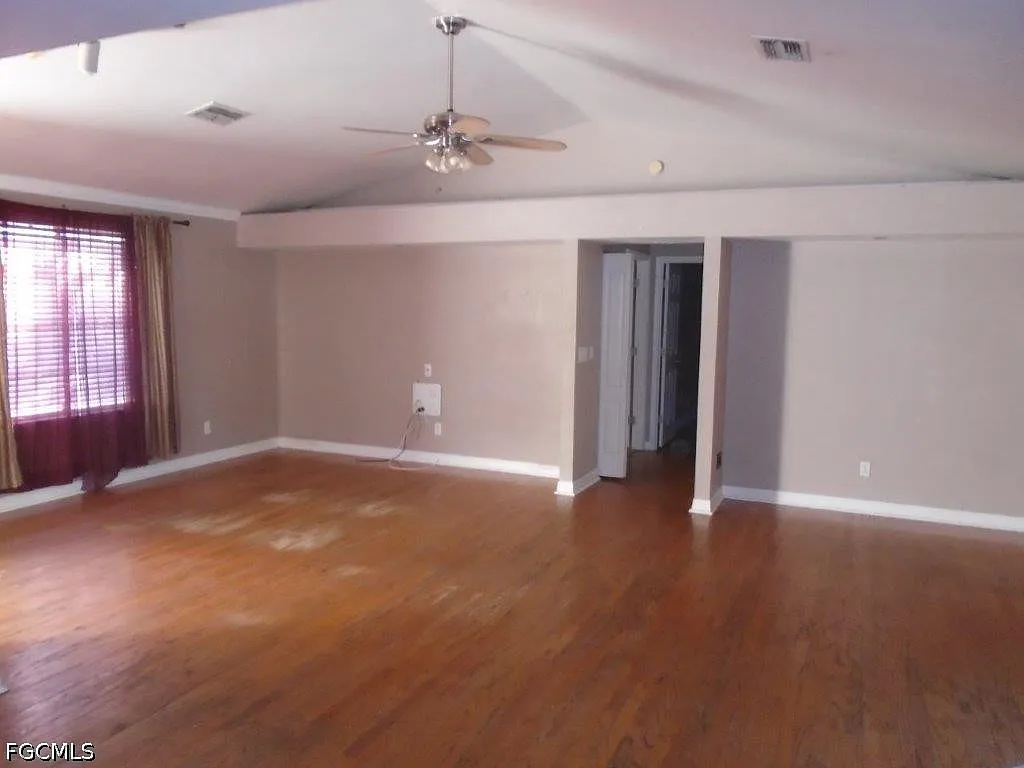 3 bed, 2.0 bath, 1488 sqft, $2,300 — Photo 2