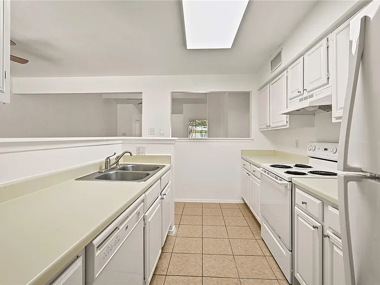 2800 Longmire Dr #9 — Photo 7