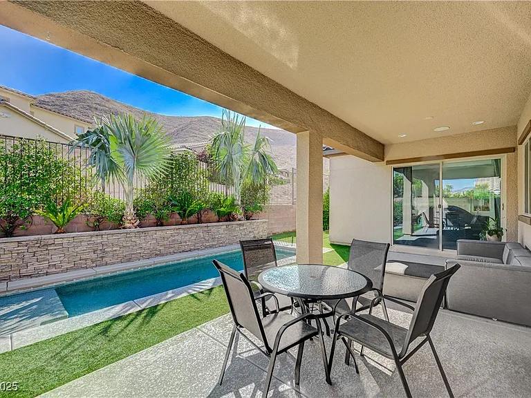 3943 Reyes Ave — Photo 50