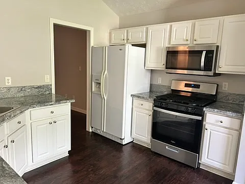 1010 Grace Dr — Photo 4