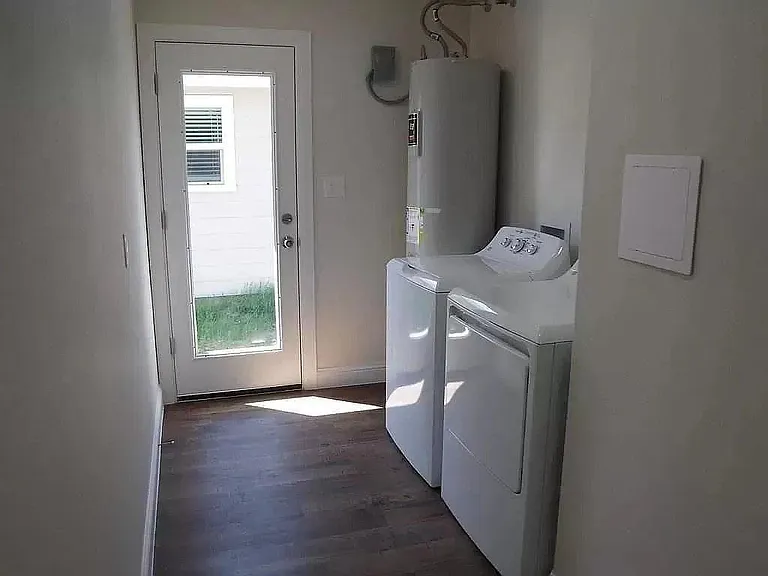 812 N Broughton St — Photo 14