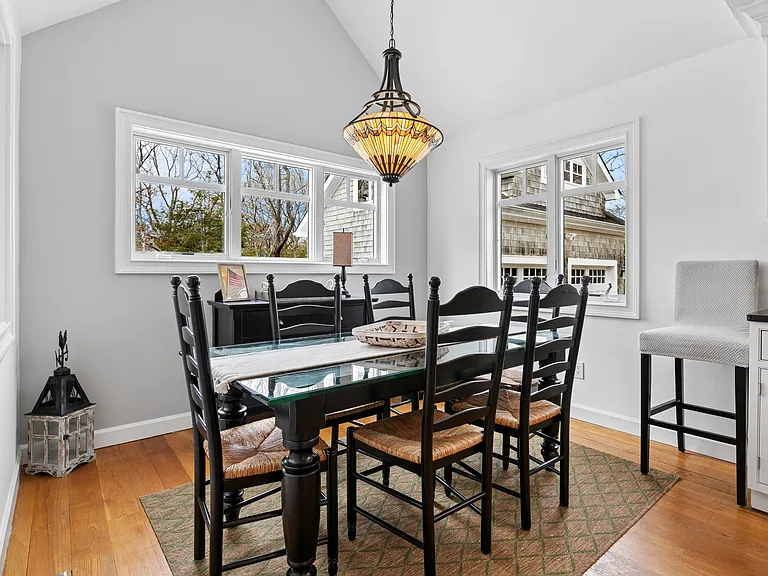 10 Foxboro Rd — Photo 16