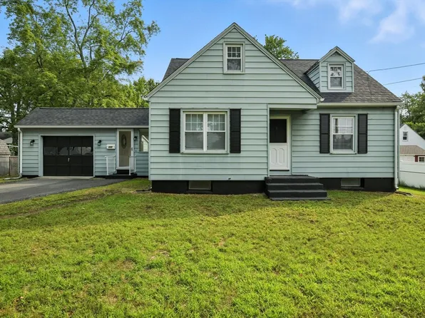 325 Hartwick St, Springfield, MA 01108