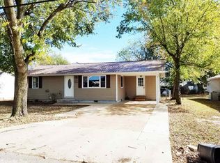 111 N Walnut St, Salem, AR 72576