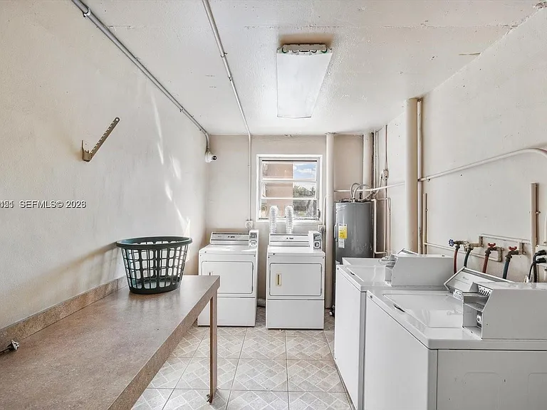609 NE 14th Ave #706 — Photo 37