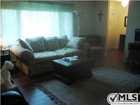 3rd image of 244D Jefferson Ct