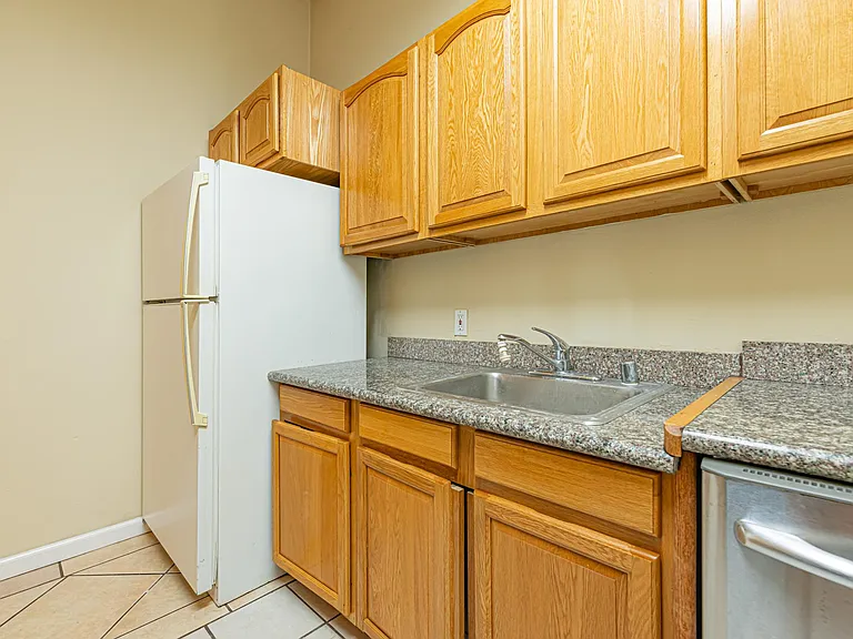150 Caldecott Ln #1 — Photo 11