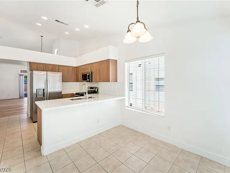 9724 Panorama Cliff Dr — Photo 13