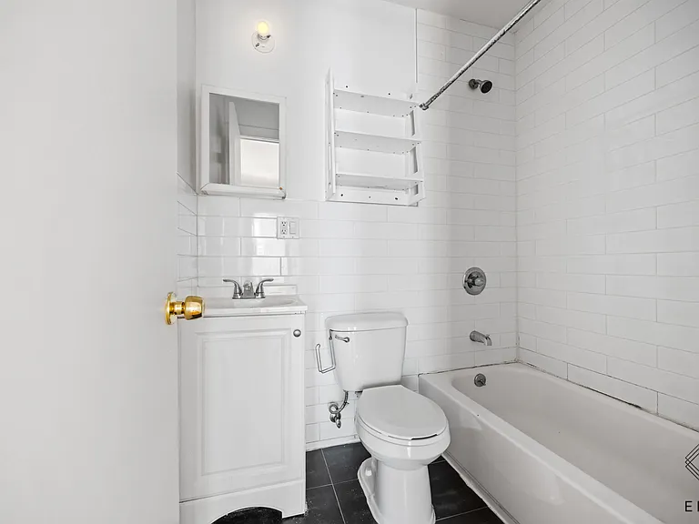 735 Rogers Ave #2L — Photo 16
