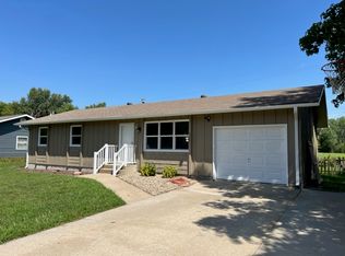 321 Dix Dr, Manhattan, KS 66502