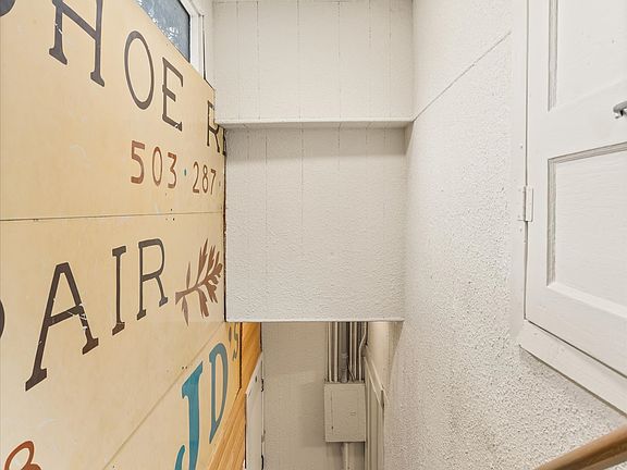 5th image of 7015 N Greeley Ave #B
