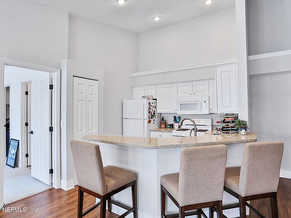 2nd image of 13810 SUTTON PARK Drive #1433
