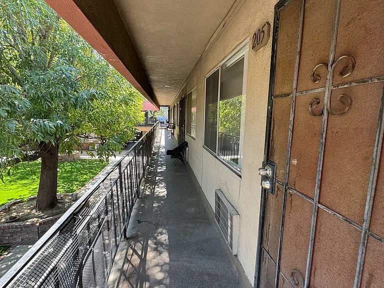 Runnymede St — Photo 13