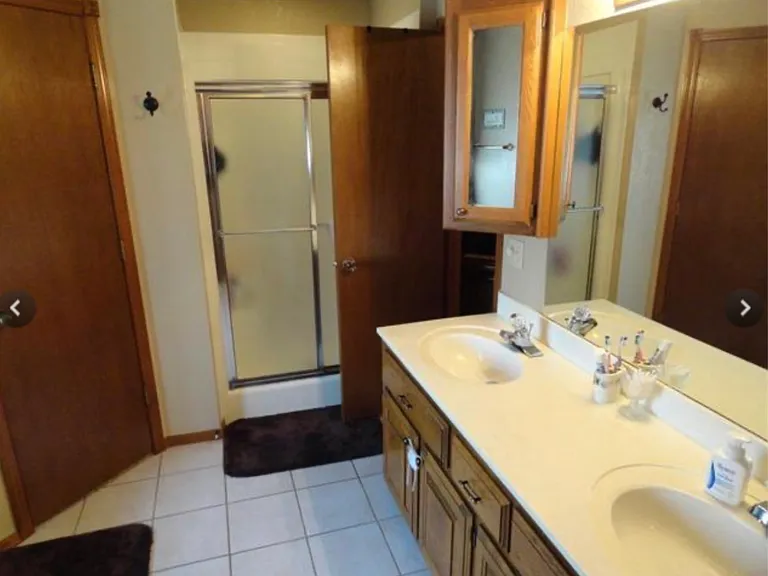 1112 SW 132nd Pl — Photo 8