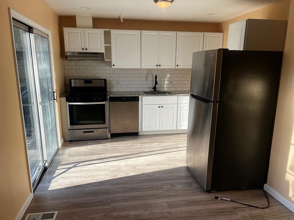 2nd image of 14 George St