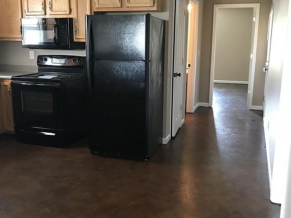 Hall to bedrooms