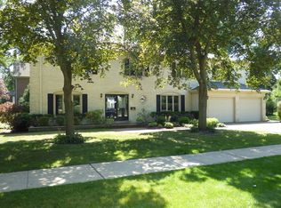 1648 Sequoia Trl, Glenview, IL 60025