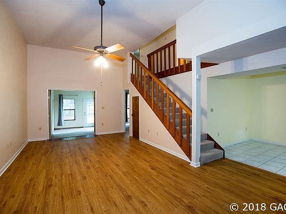 3rd image of 1627 NE 40th Pl