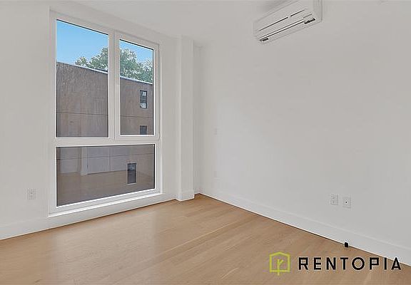 4th image of 426 Tompkins Ave APT 4A