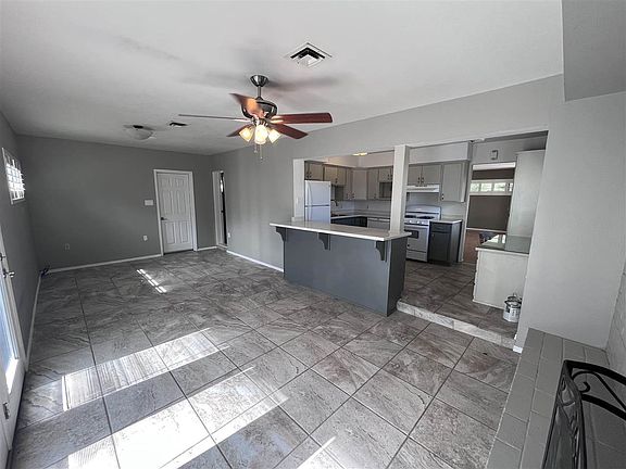 4th image of 1221 W 18th St