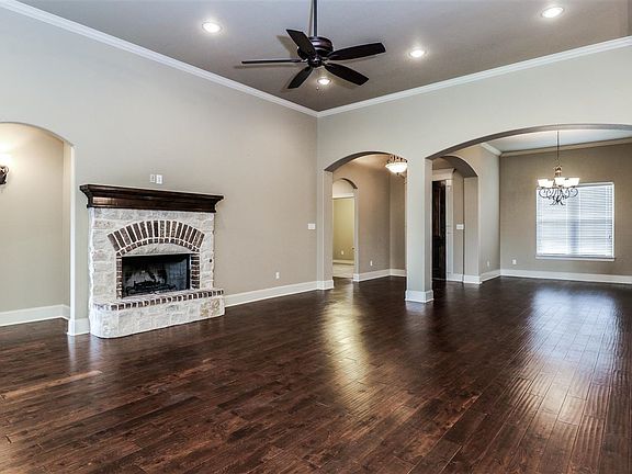 5th image of 111 New Braunfels Ln