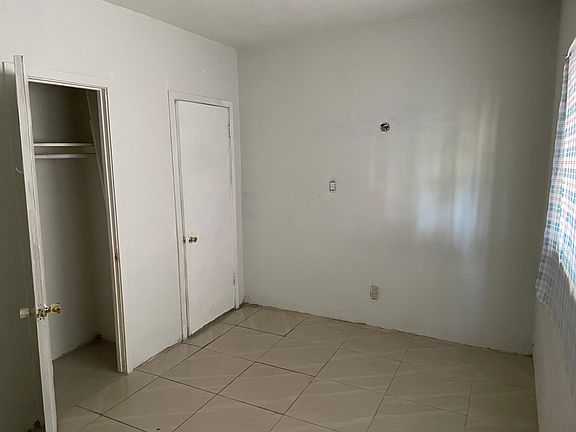 5th image of 2200 Wengert Ave