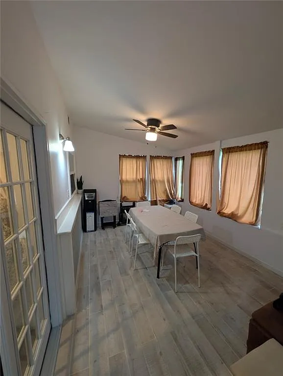 4 bed, 2.0 bath, 2636 sqft, $1,999 — Photo 4