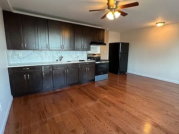 2nd image of 2138 38th St #3