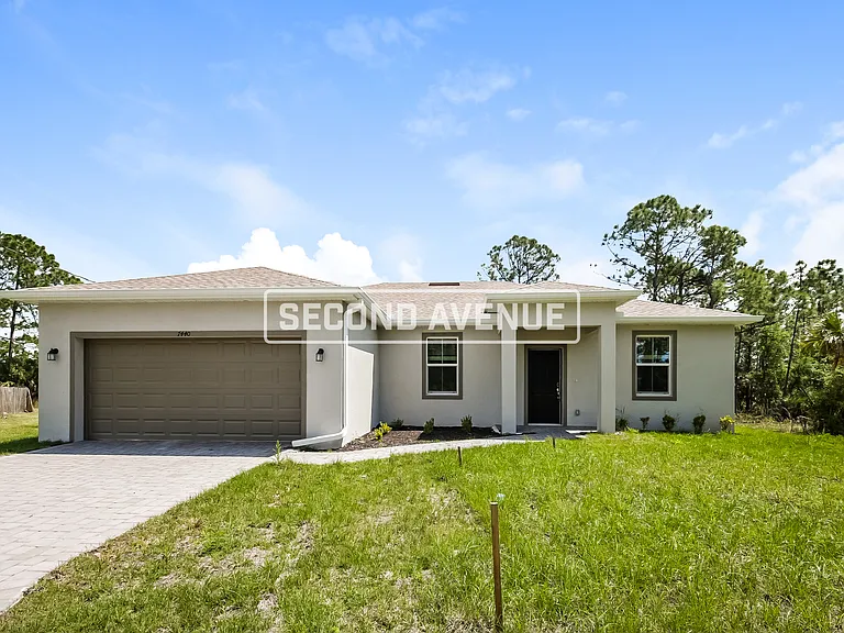 7440 Helliwell St — Photo 1