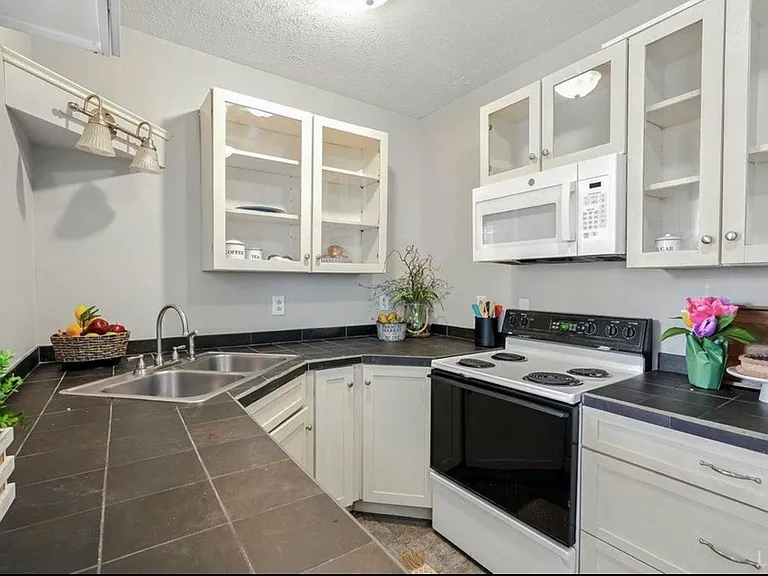 1423 Pierce St — Photo 9