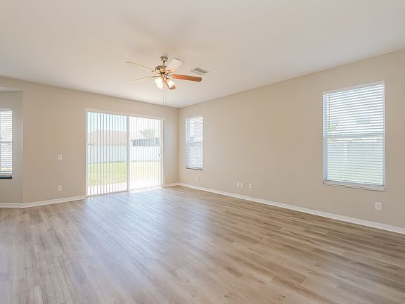 5th image of 4205 Hartford Lake Dr