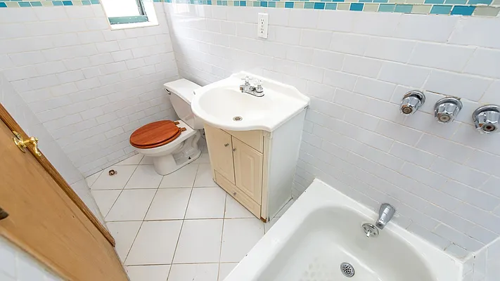 Rented by Nooklyn NYC LLC | media 31