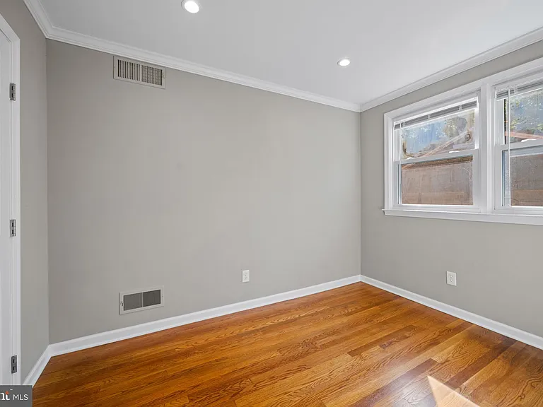 1216 Haines Ave — Photo 16