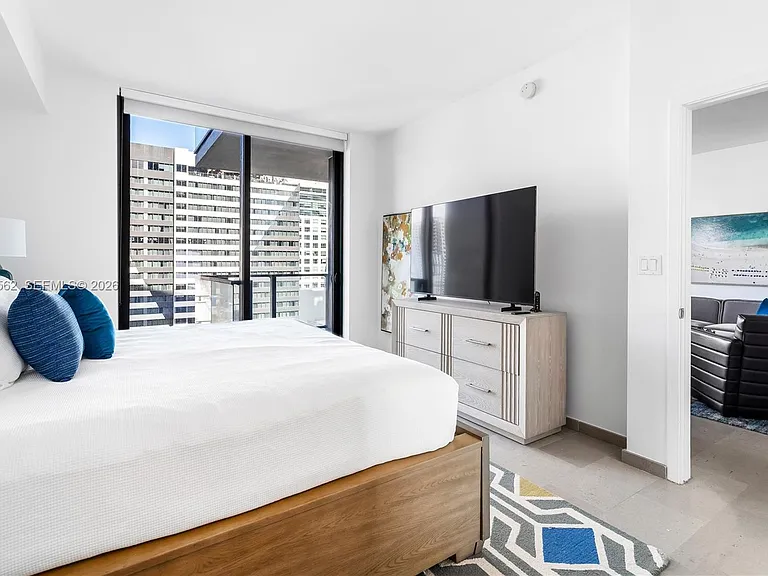 88 SW 7th St #1006 — Photo 14
