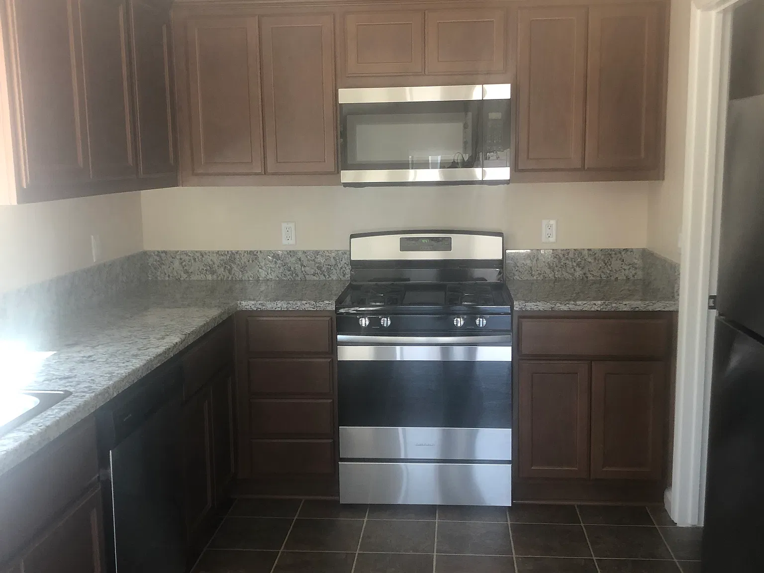 3 bed, 1401 sqft, $2,850 — Photo 3