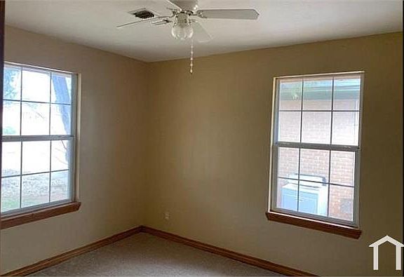 5th image of 908 E Oakwood Ave