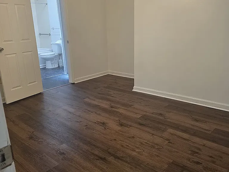 15 Burbank Blvd — Photo 15