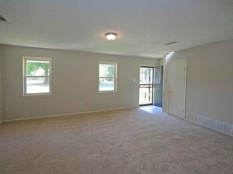 5108 Gray Dr — Photo 3