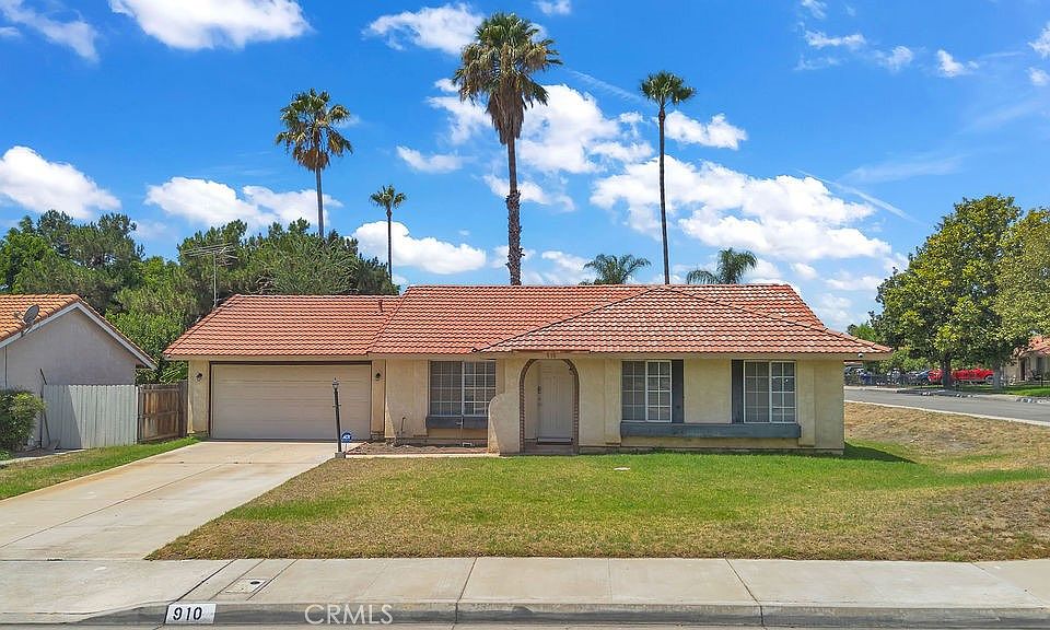 1st image of 910 S Larch Ave