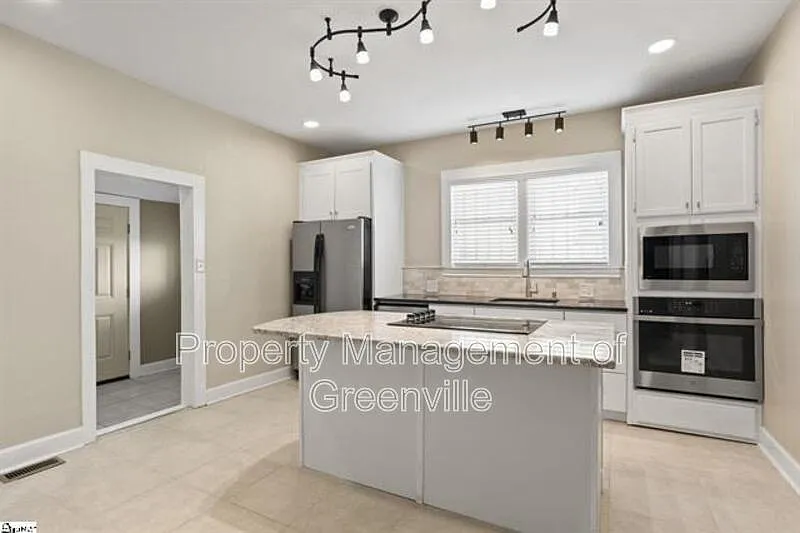 4 bed, 2.0 bath, 1580 sqft, $2,175 — Photo 2