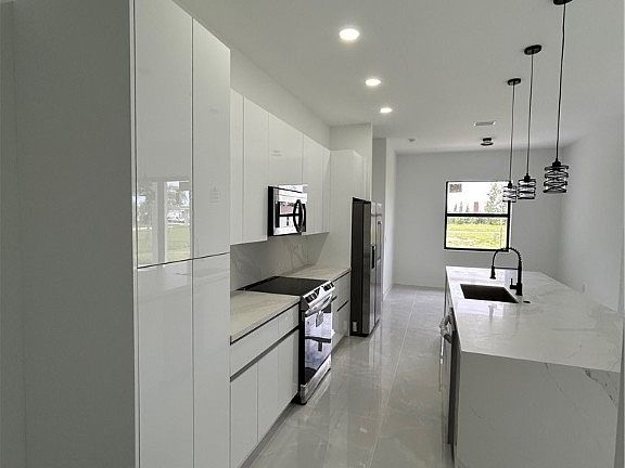5th image of 304 Jacaranda Pkwy E