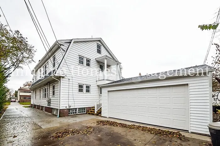2178 Glenbury Ave — Photo 15