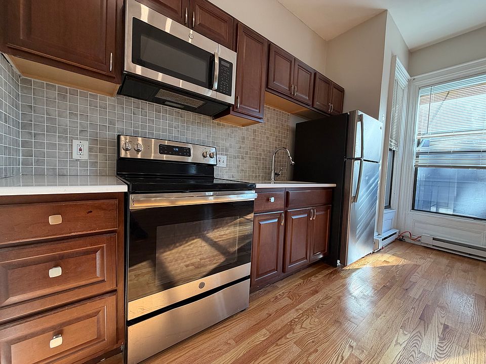 2nd image of 28 Dartmouth St