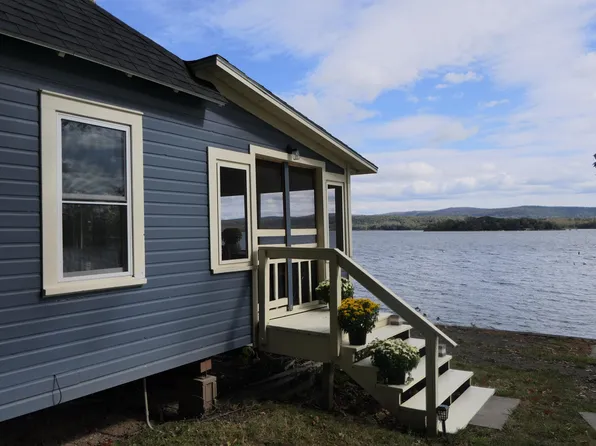 28 Brooks Road, St. Albans Town, VT 05478