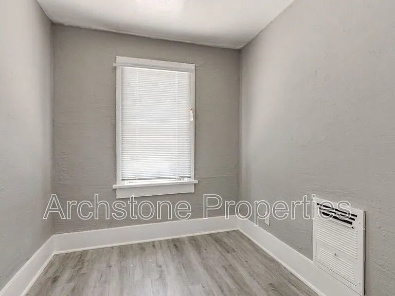 4407 N Military Ave — Photo 15
