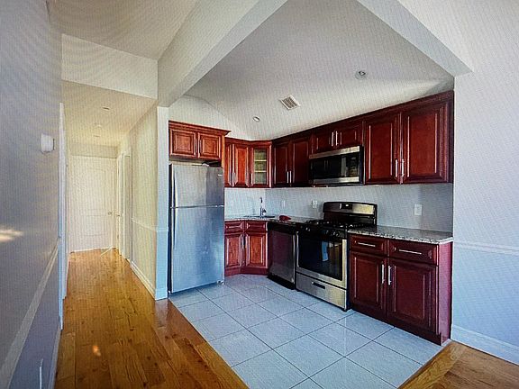 2nd image of 817 Hollywood Ave #2