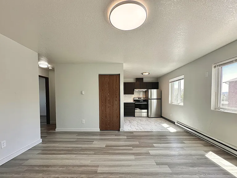 211-225 N Peterson Dr — Photo 7