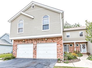 510 Nicole Dr #16-B, Bartlett, IL 60103
